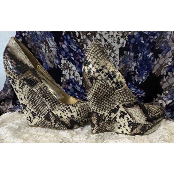 Steve Madden P-Mardi Faux Snake Skin Gray/white Wedge Heels, Closed Toe, 7 - Picture 3 of 10